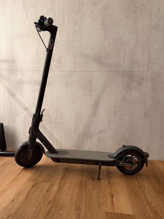 Hulajnoga elektryczna  XIAOMI Mi Essential 20km 250W 8.5”