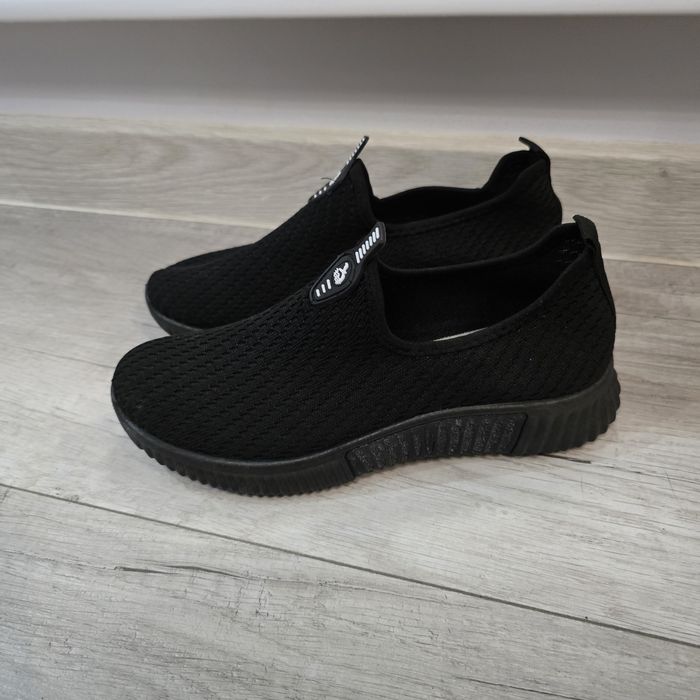 Czarny damski sportowe materiałowe tenisówki trampki 37