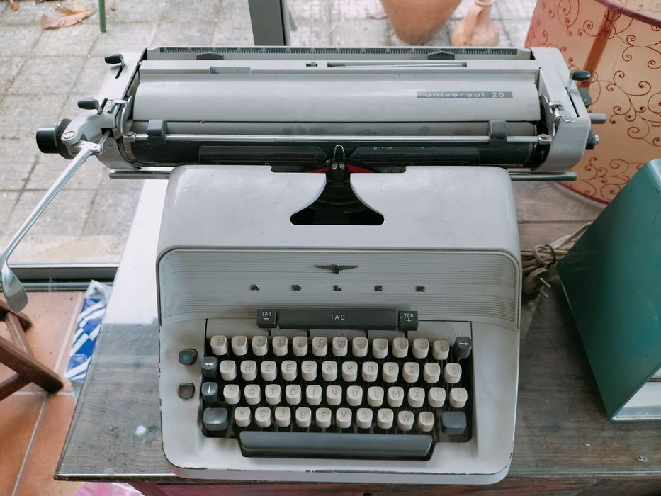 Maquina de escrever antiga
