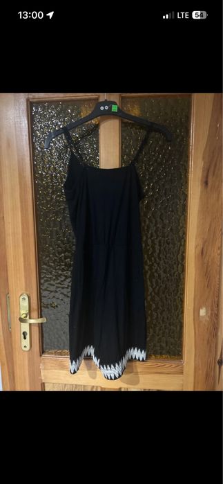 Kombinezon z regulowanymi ramiączkami