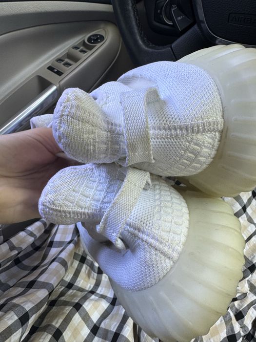 Кроссовки adidas yeez 45р
