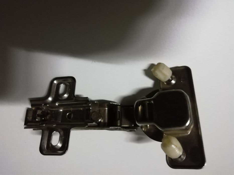 Dobradiças, para portas, de cozinha.