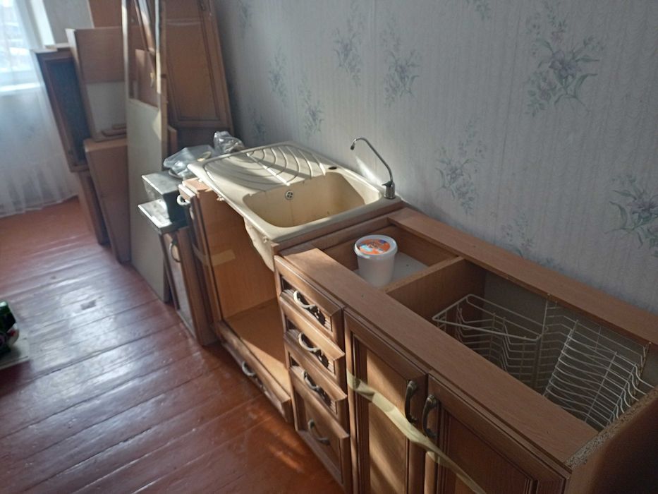 Продам кухню б/в з робочою витяжкою, гранітною мийкою, освітленням