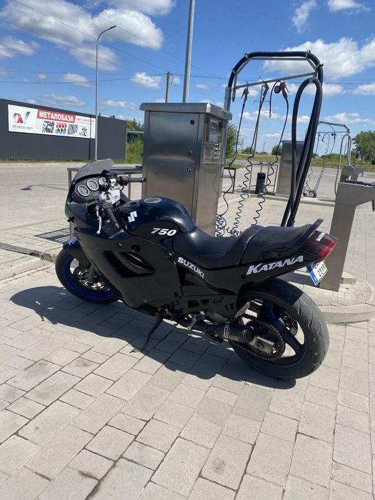 Suzuki katana 750