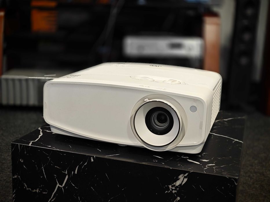 Кінотеатральний проектор DLP 4K JVC LX-UH1  			