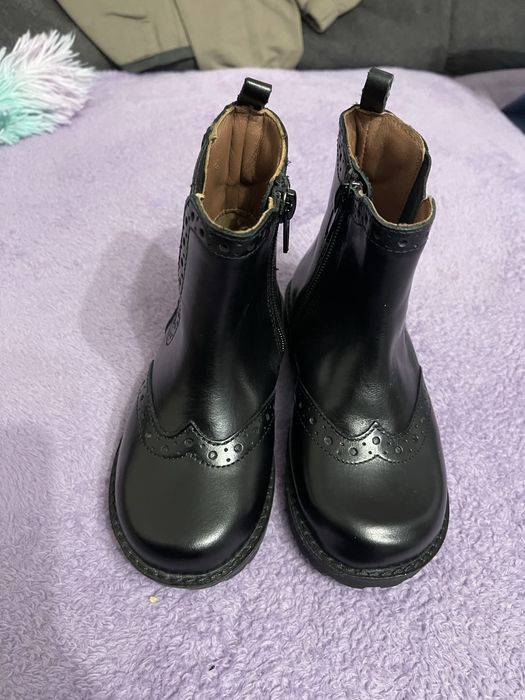 Новые! Кожа! ботиночки челси  Zara на девочку 25 р