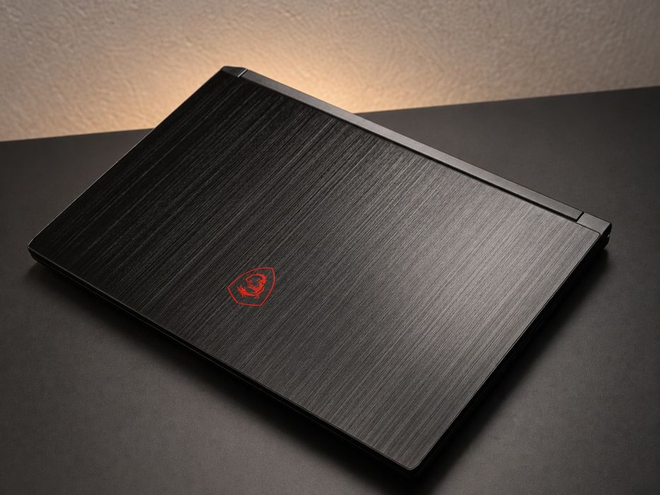 Laptop Gamingowy MSI RTX 4050 + Orginalny kontroler