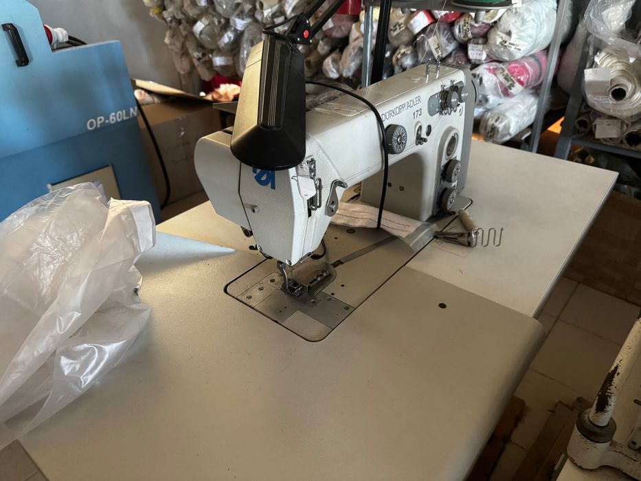 Швейная Машинка, цепной стежок,подшивочная,оверлок.