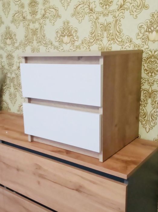 Навісна тумбочка, приліжкові тумбочки