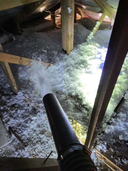 Ocieplenia wełną celulozą stropodachy naprawy wdmuchiwanie izolacje