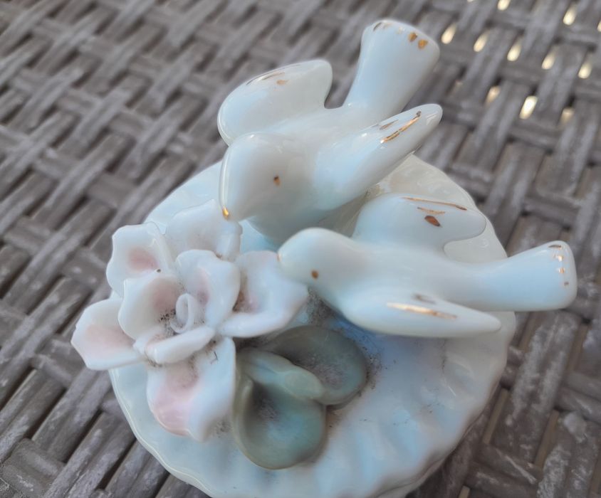 Small antique porcelain box443898207426334724