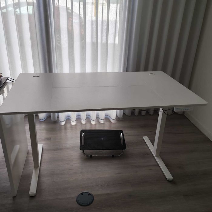 Secretária elétrica elevável 140x80