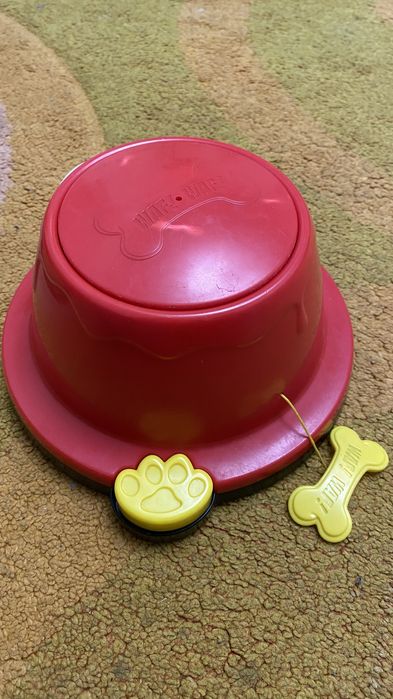 Продам інерціонну  іграшку миска для песика