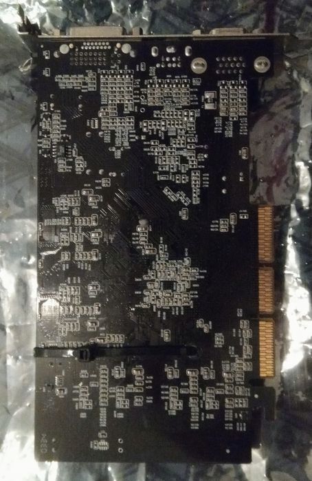 Placas gráficas GeForce FX5200 e FX560064740591252099124