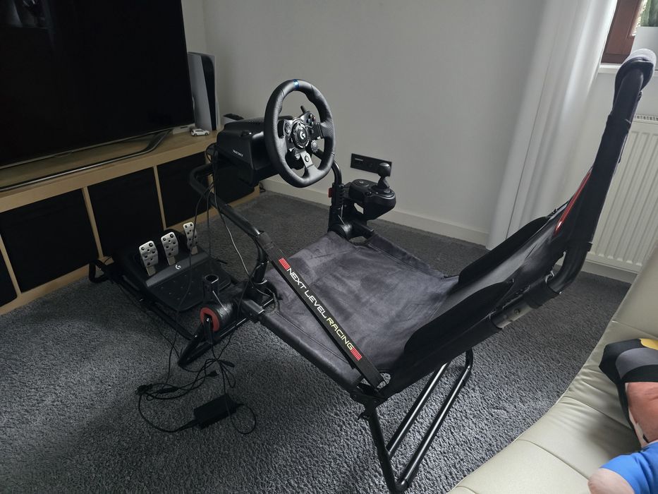Logitech G923 PC / Xbox , stojak Next Level Racing GT Lite