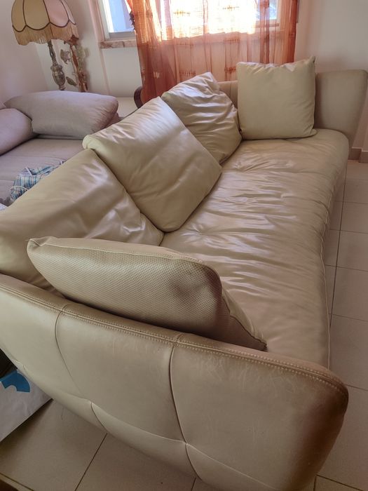 Sofá de Pele Bege Creme
