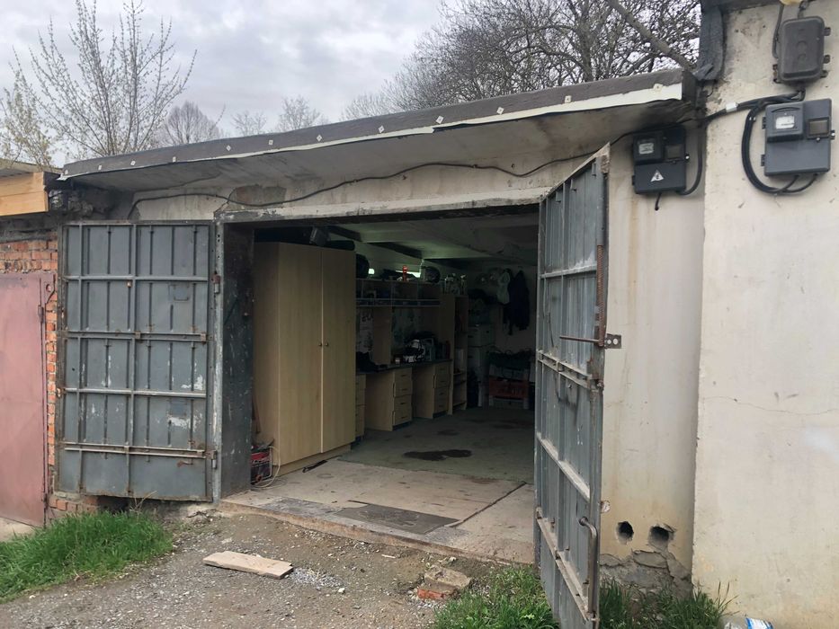 Гараж у ГБК№ 8 (військове містечко), з документами