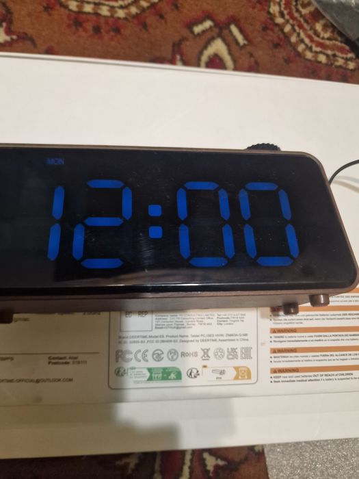 Zegar  cyfrowy radio budzik