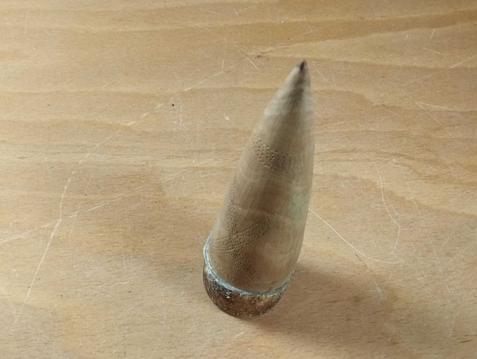 Ornamento Africano em Madeira e Couro