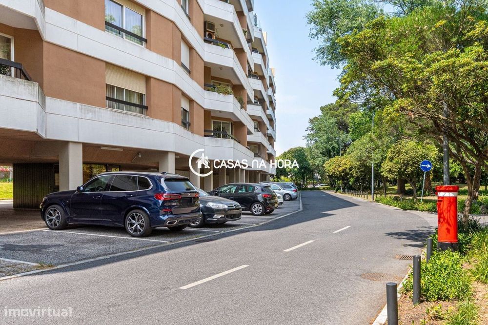 Apartamento T2 para renovação com vista mar  Alto da Barra, Oeiras