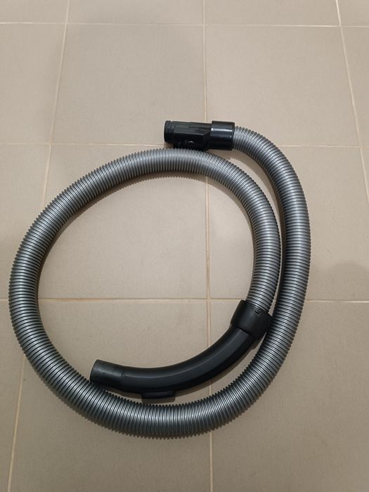 // Odkurzacz bezworkowy Bosch Seria 2 - wąż