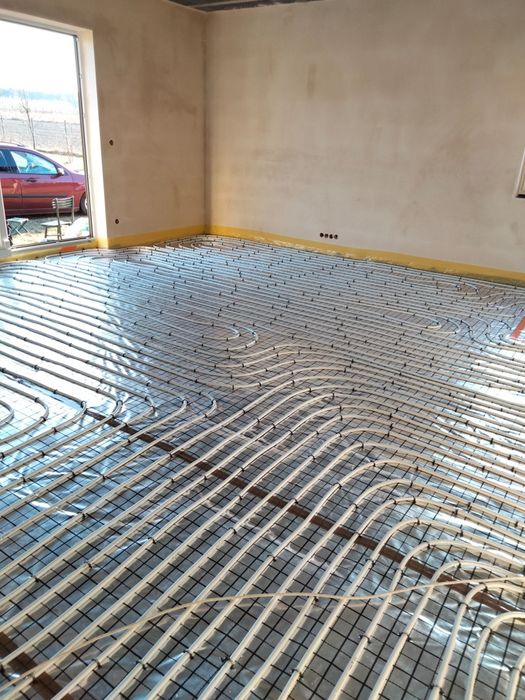 Wylewki posadzki anhydrytowe ogrzewanie podłogowe chudziak kanalizacja