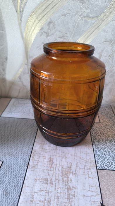 Продам банки с закруткою 1,5л і 2л. Толстое стекло. Темные