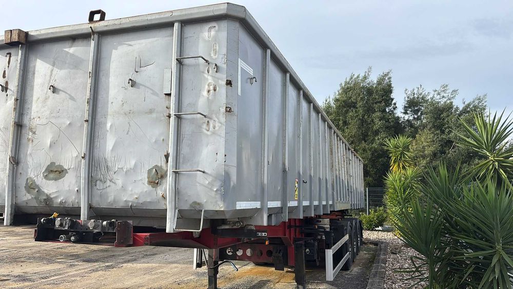 Semi-Reboque Sucateiro