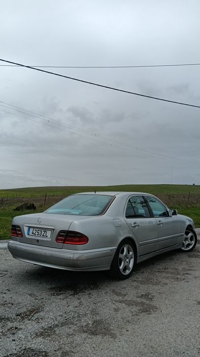 Mercedes w210 270cdi
- Ano: 2000.
- Cilindrada: 2700cc.
- Caixa aut