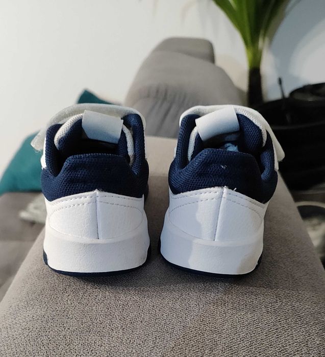 Adidas tamanho 23.5