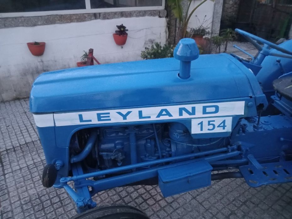 Trator leyland 25 cv com documentos