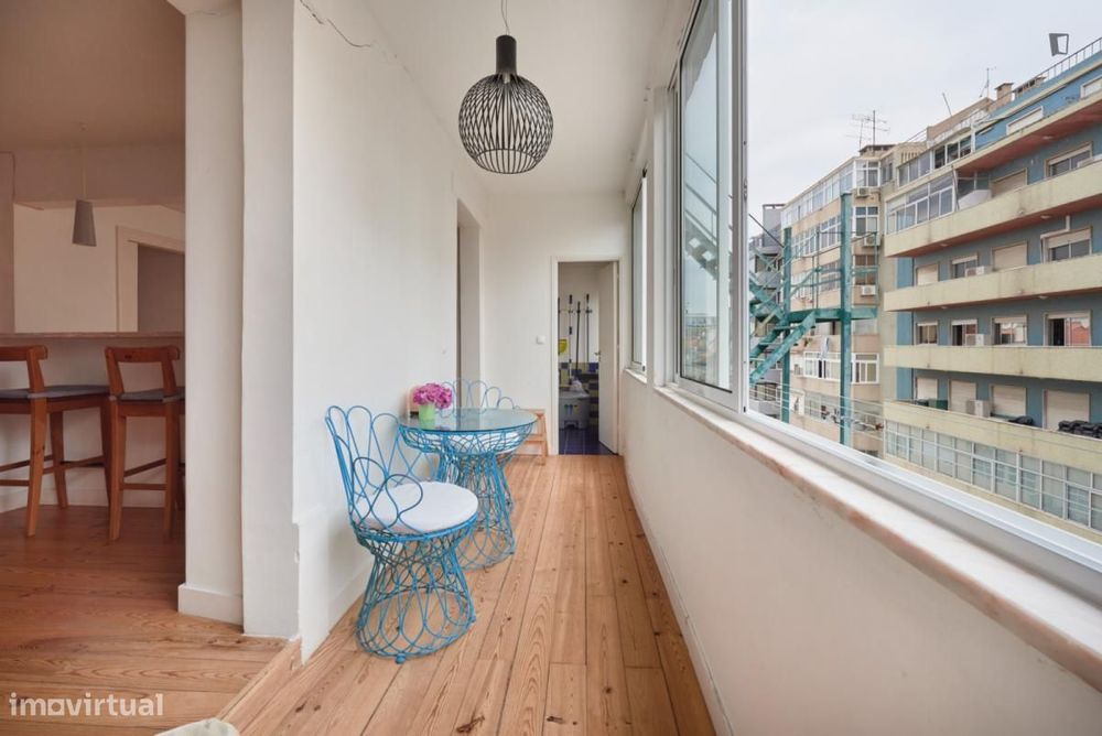 Quarto - localizado em Arroios Lisbon