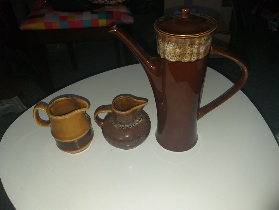 Dwa,stare, porcelanowe przedmioty z sygnaturami PRL