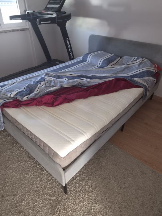 Cama de casal com colchão