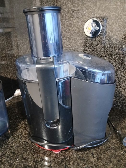 Cetrifugadora frutas e legumes, Philips,separa  o sumo da polpa