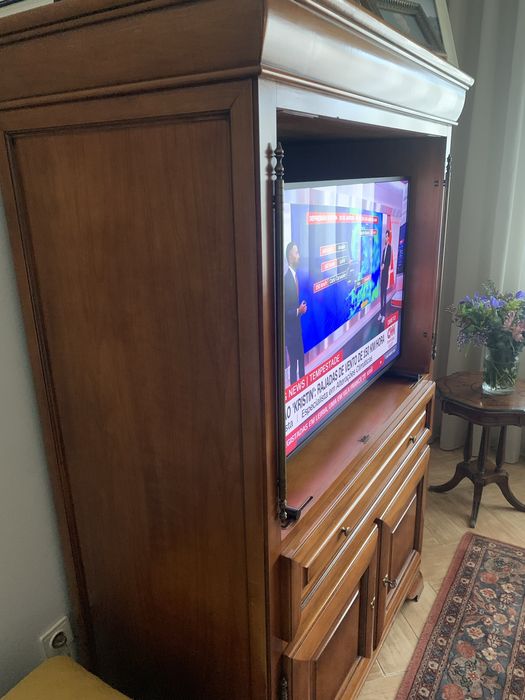 Movel de TV de Madeira Maciça.