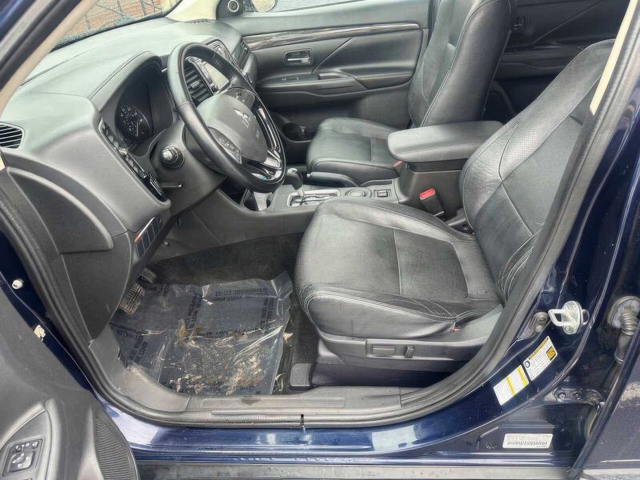 Mitsubishi Outlander      2016