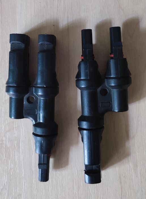 З'єднувач сонячних панелей