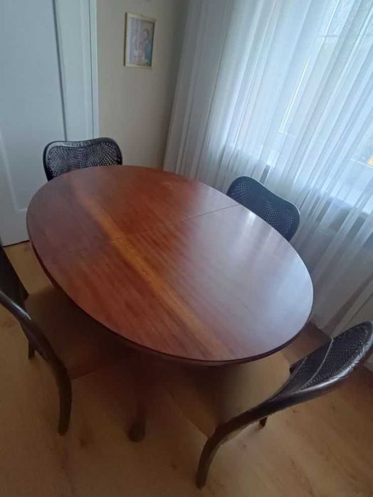 Stół rozkładany z 4 krzesłami w stylu Chippendale