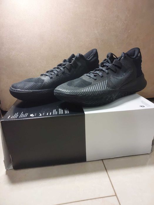 Kyrie Flytrap V Black