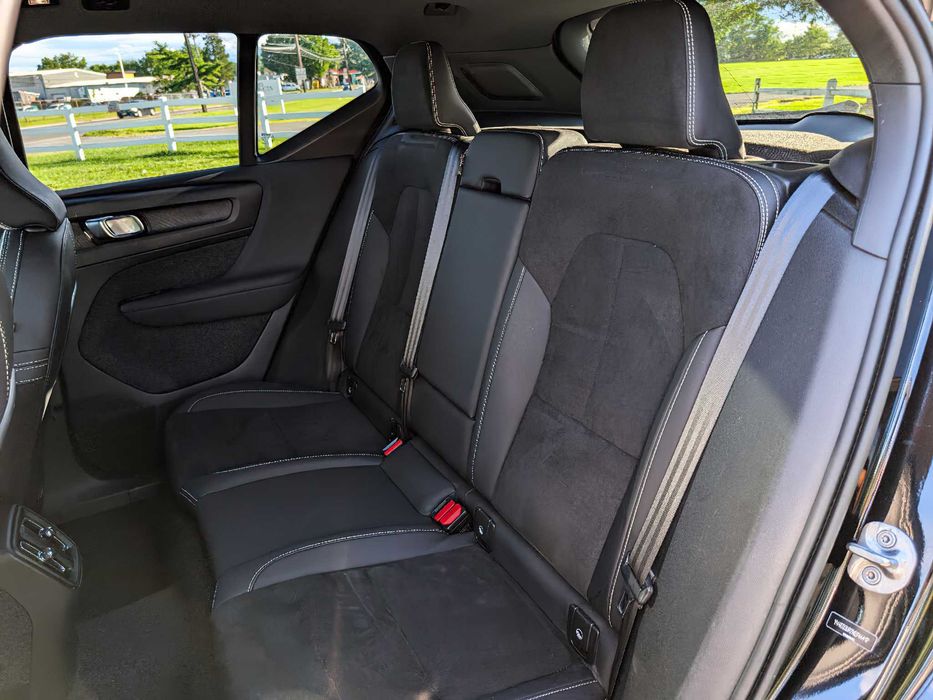 Volvo XC40 Electric      2022