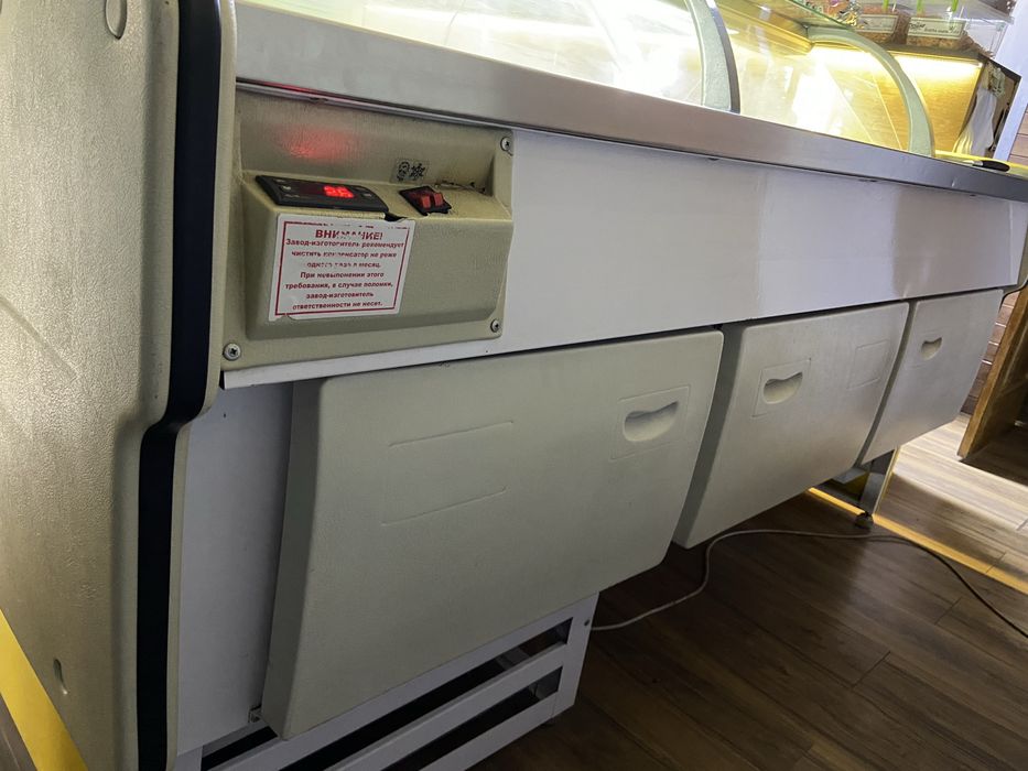 Холодильна вітрина «ТехноХолод»