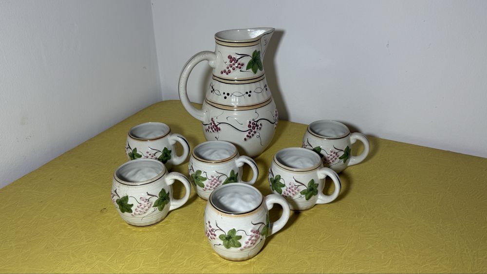 Conjunto canecas e jarra