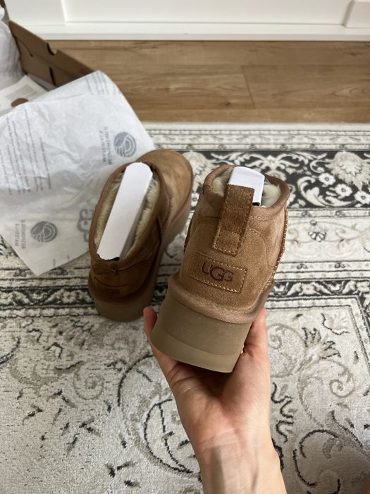 Ugg на масивній платформі