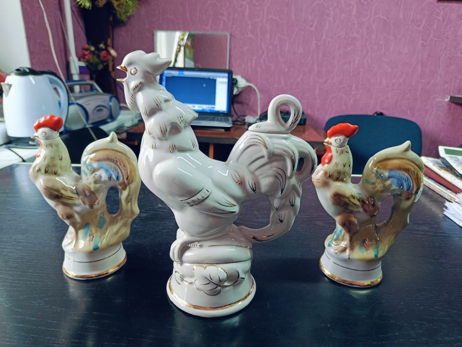 Продам старі статуетки