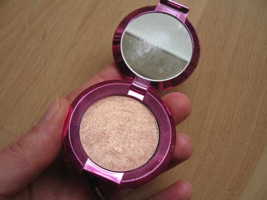 rozświetlacz Becca Rose Gold