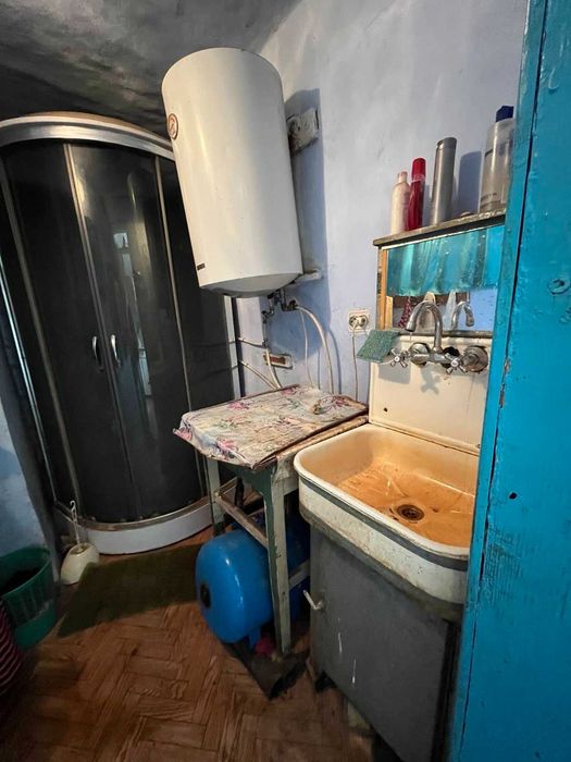 Продаж будиночку поряд річкою в селі Гайворон, Володарського району.