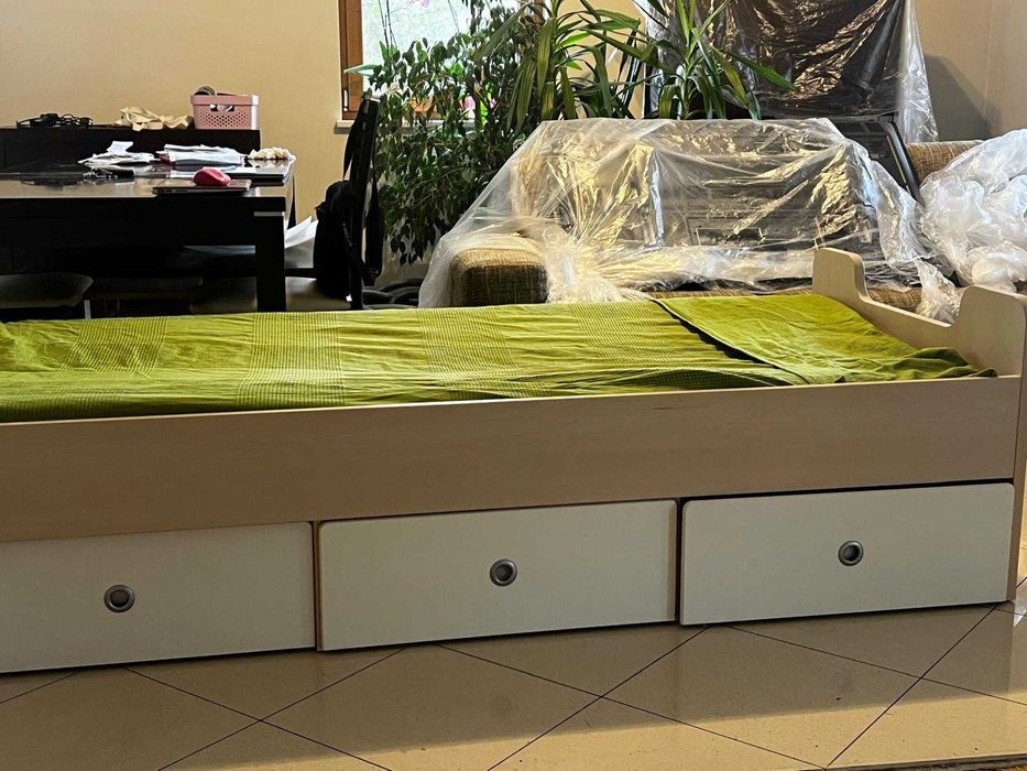 Meble młodzieżowe (łożko, szafa, szafki)