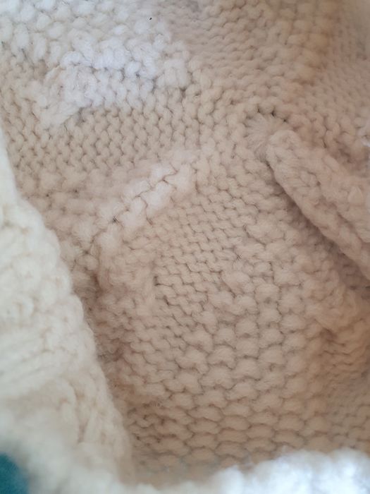 Kremowa ciepła czapka zimowa