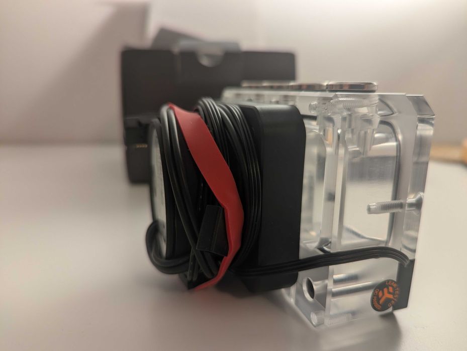 EK-Quantum Kinetic FLT 80 D5 PWM D-RGB - Plexi